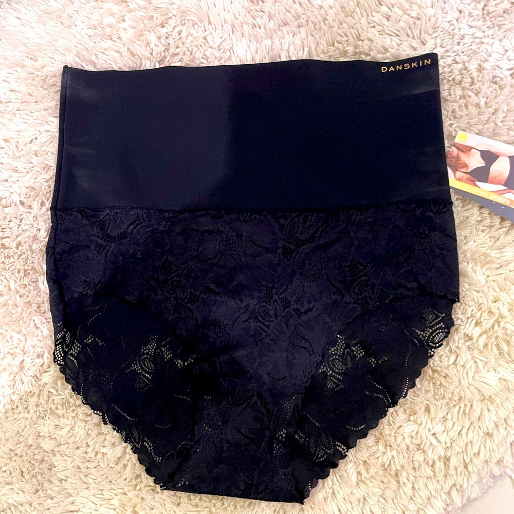 HI-WAIST SCUBA SHAPING SHAPING BRIEFS by DANSKIN New with tags sz L